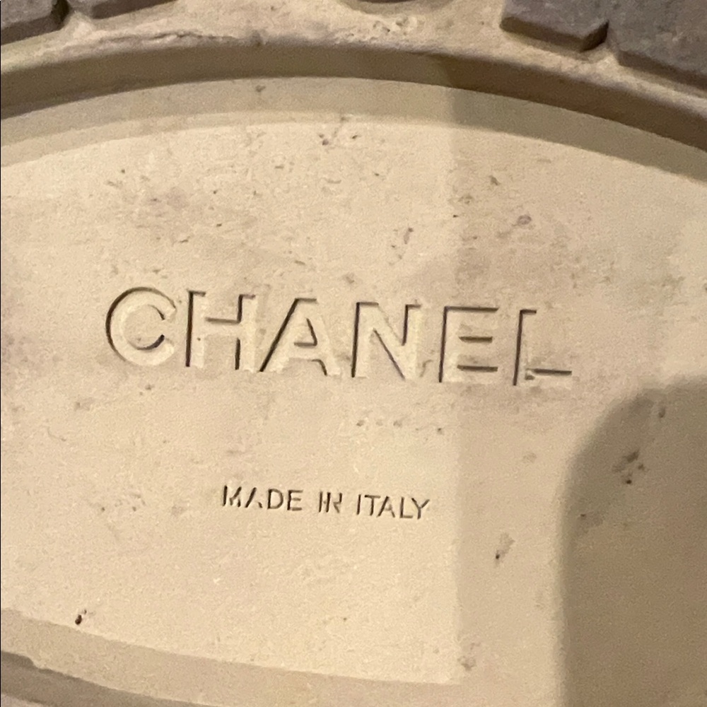 CHANEL Tan Shearling Winter Boots - Picture 4 of 12
